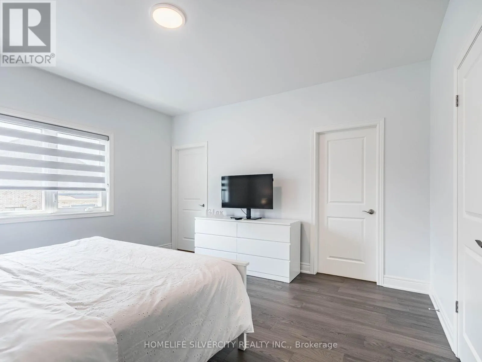 27 AUTUMN AVENUE S