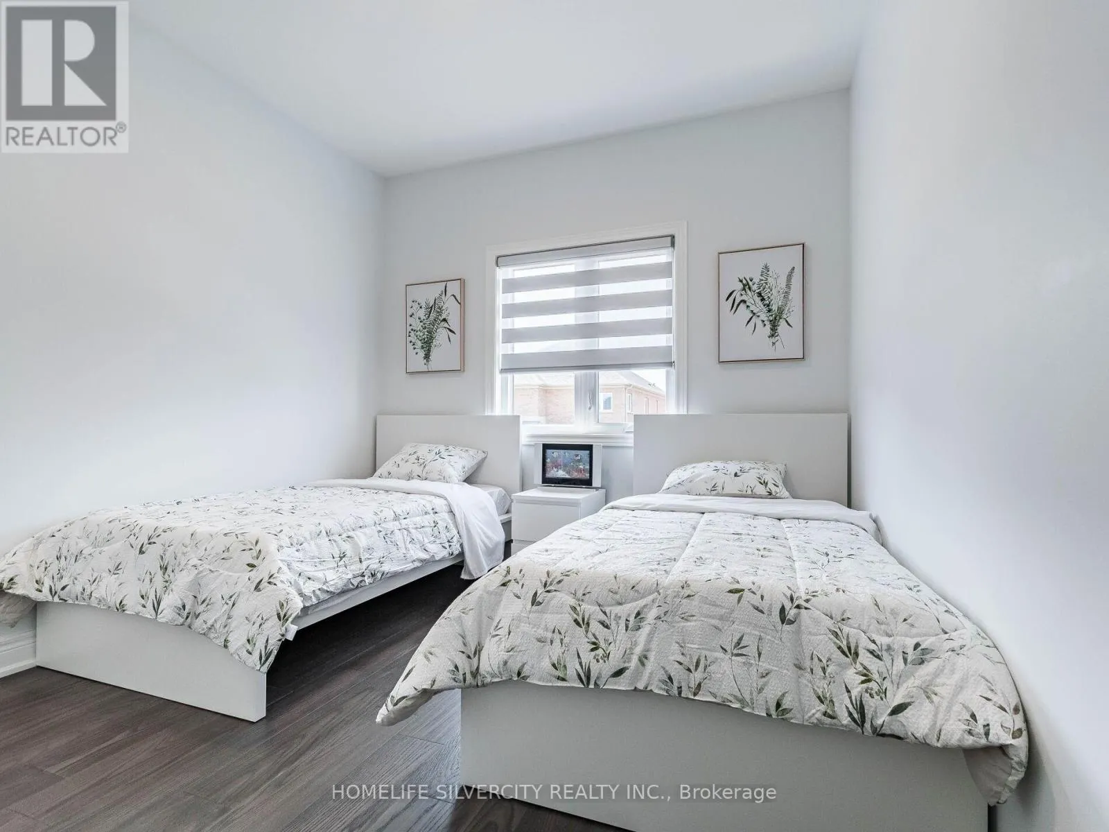 27 AUTUMN AVENUE S