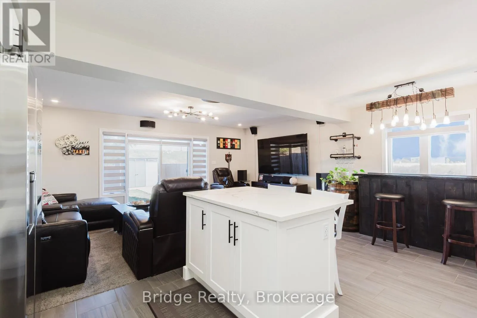 1637 DUNKIRK AVENUE