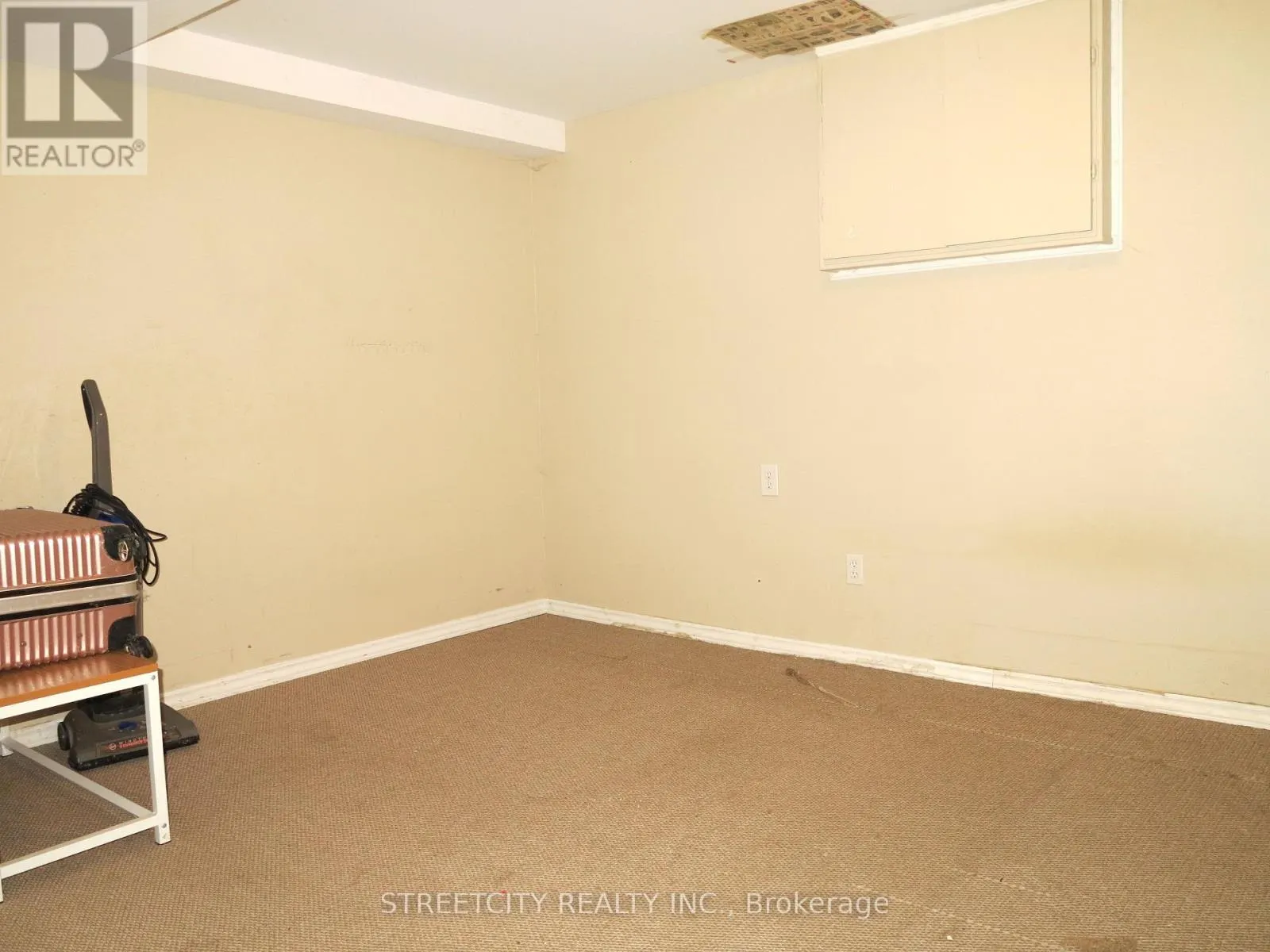 383 CASTLEGROVE CLOSE