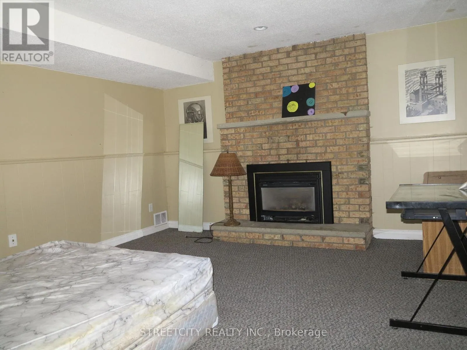 383 CASTLEGROVE CLOSE