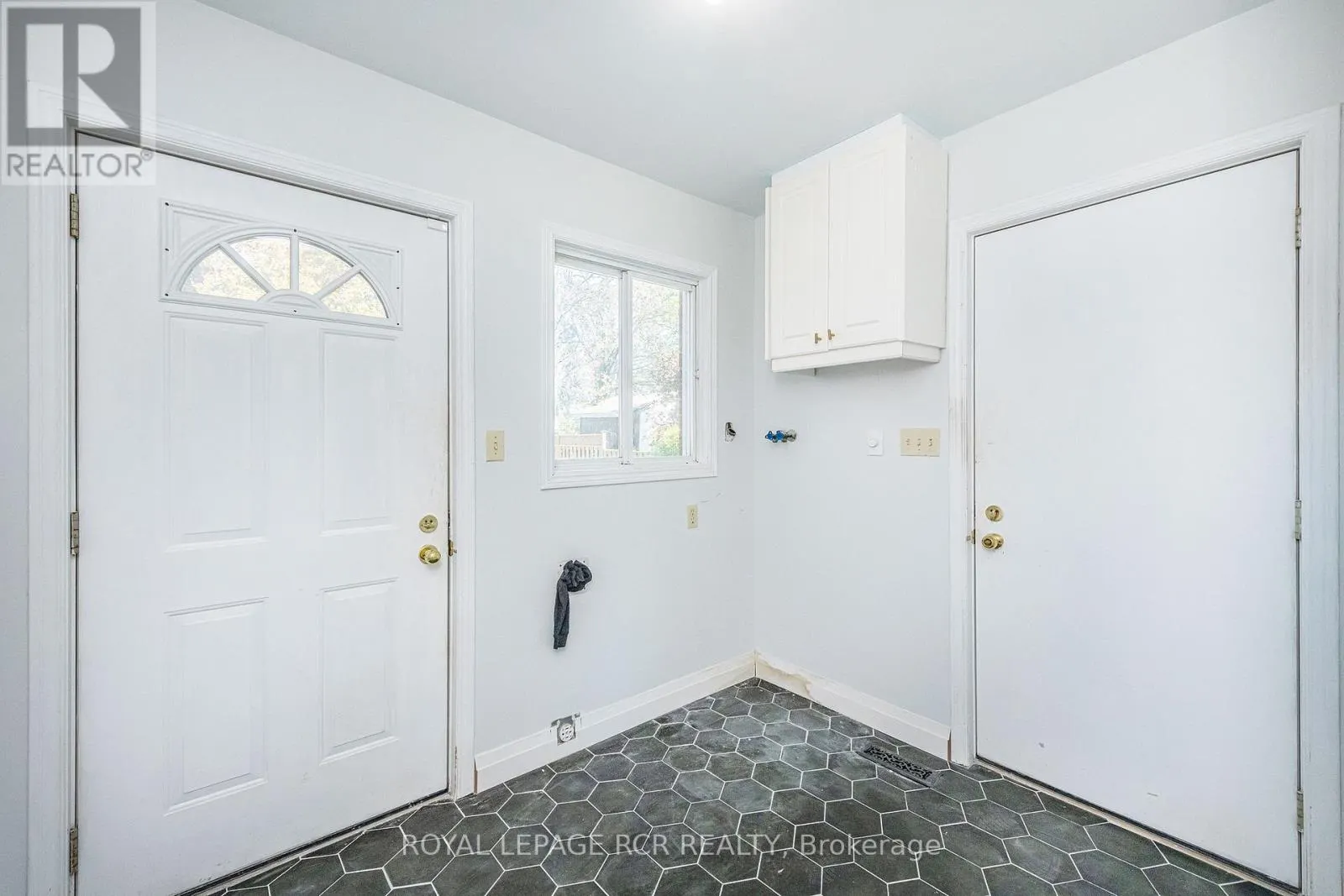 34 WILSON CRESCENT