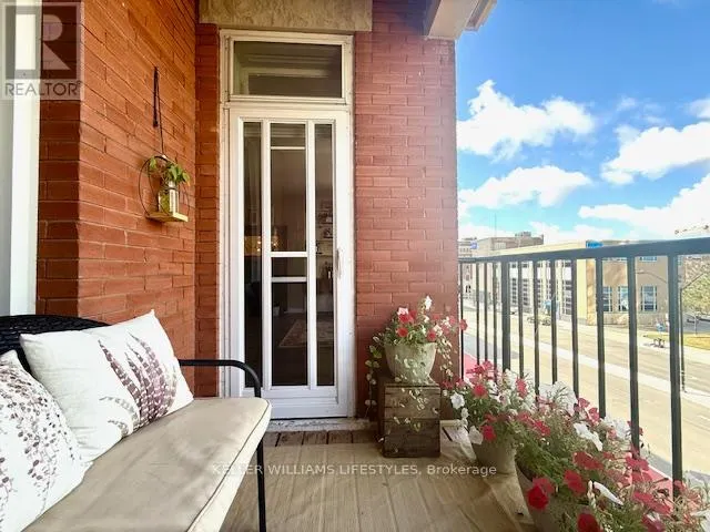 301 - 440 WELLINGTON STREET, #301