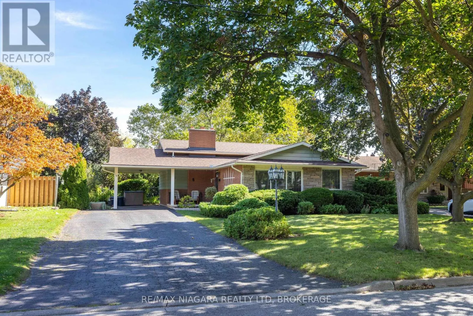 8 JEFFERSON DRIVE