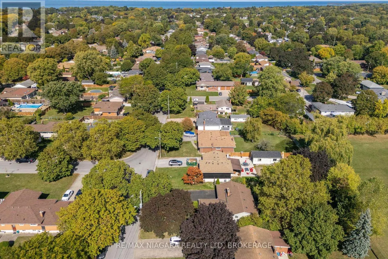 8 JEFFERSON DRIVE