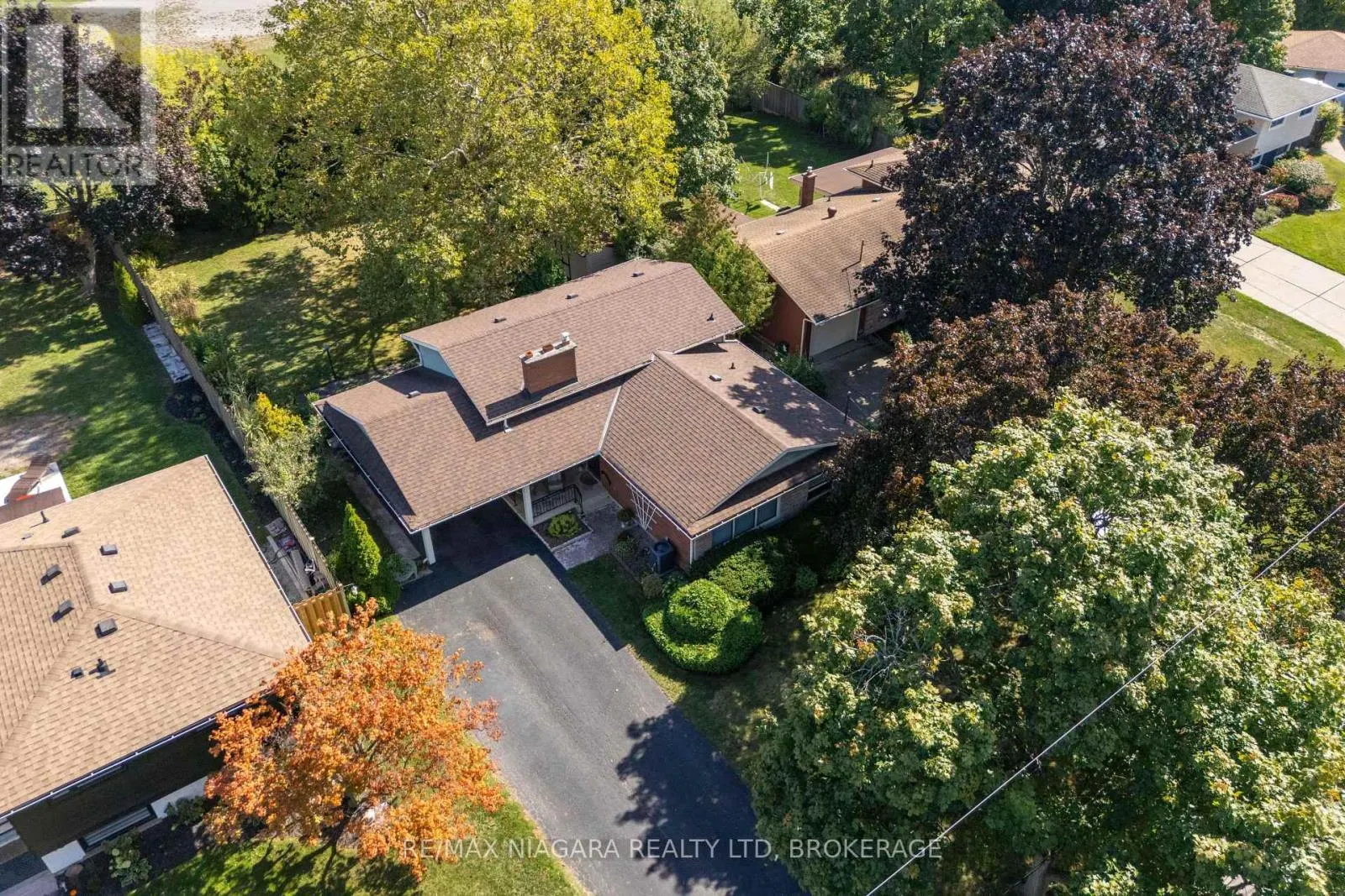 8 JEFFERSON DRIVE