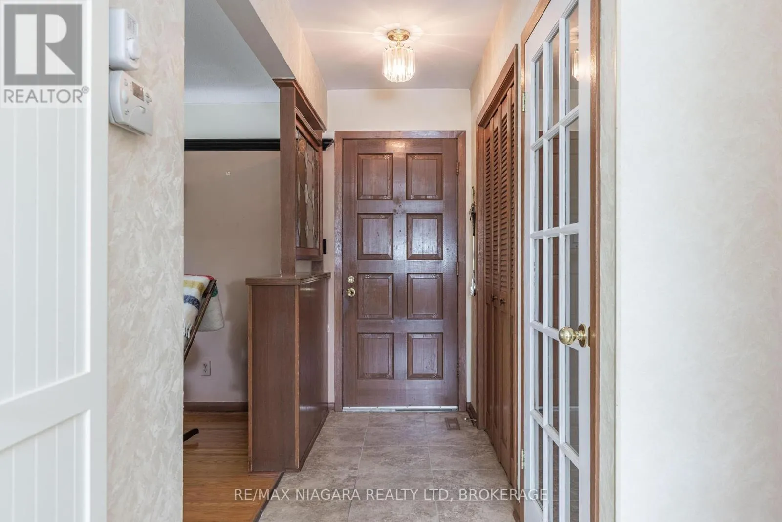8 JEFFERSON DRIVE