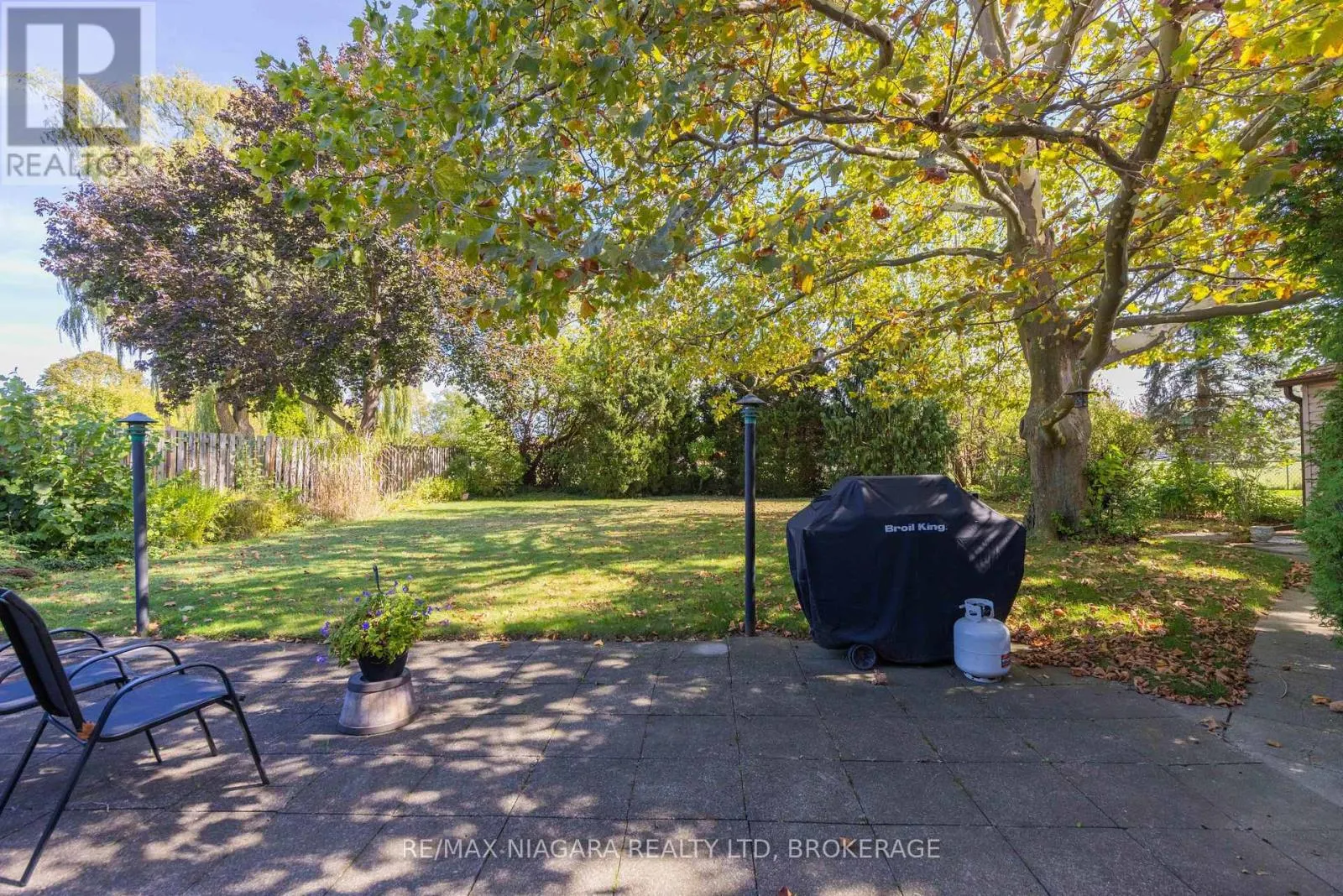 8 JEFFERSON DRIVE