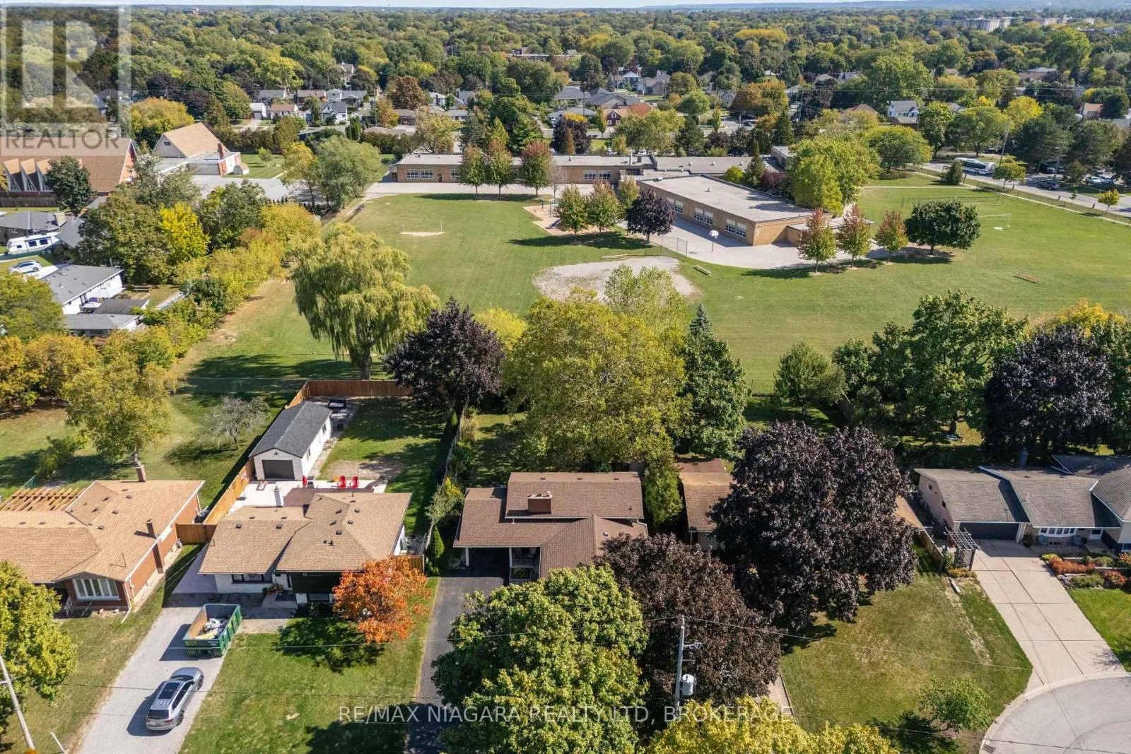 8 JEFFERSON DRIVE