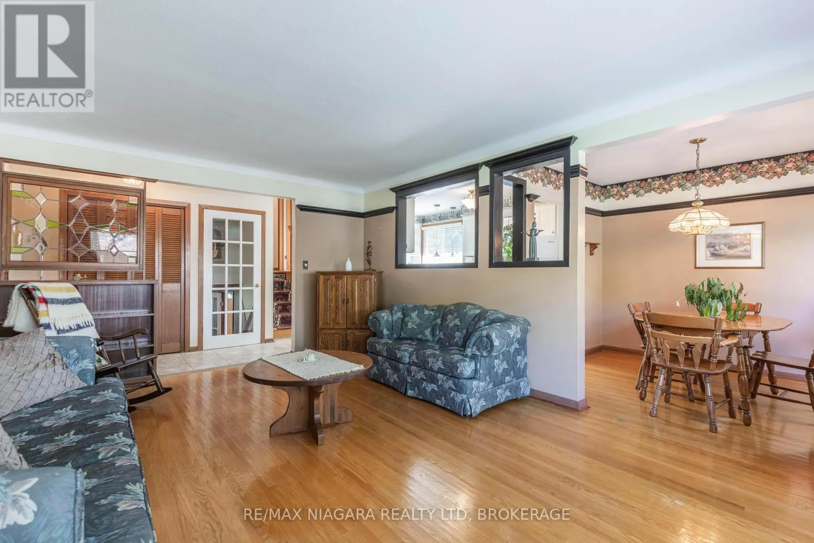 8 JEFFERSON DRIVE