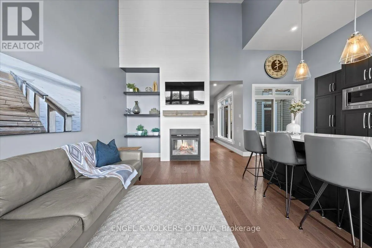 1003 MARKWICK CRESCENT