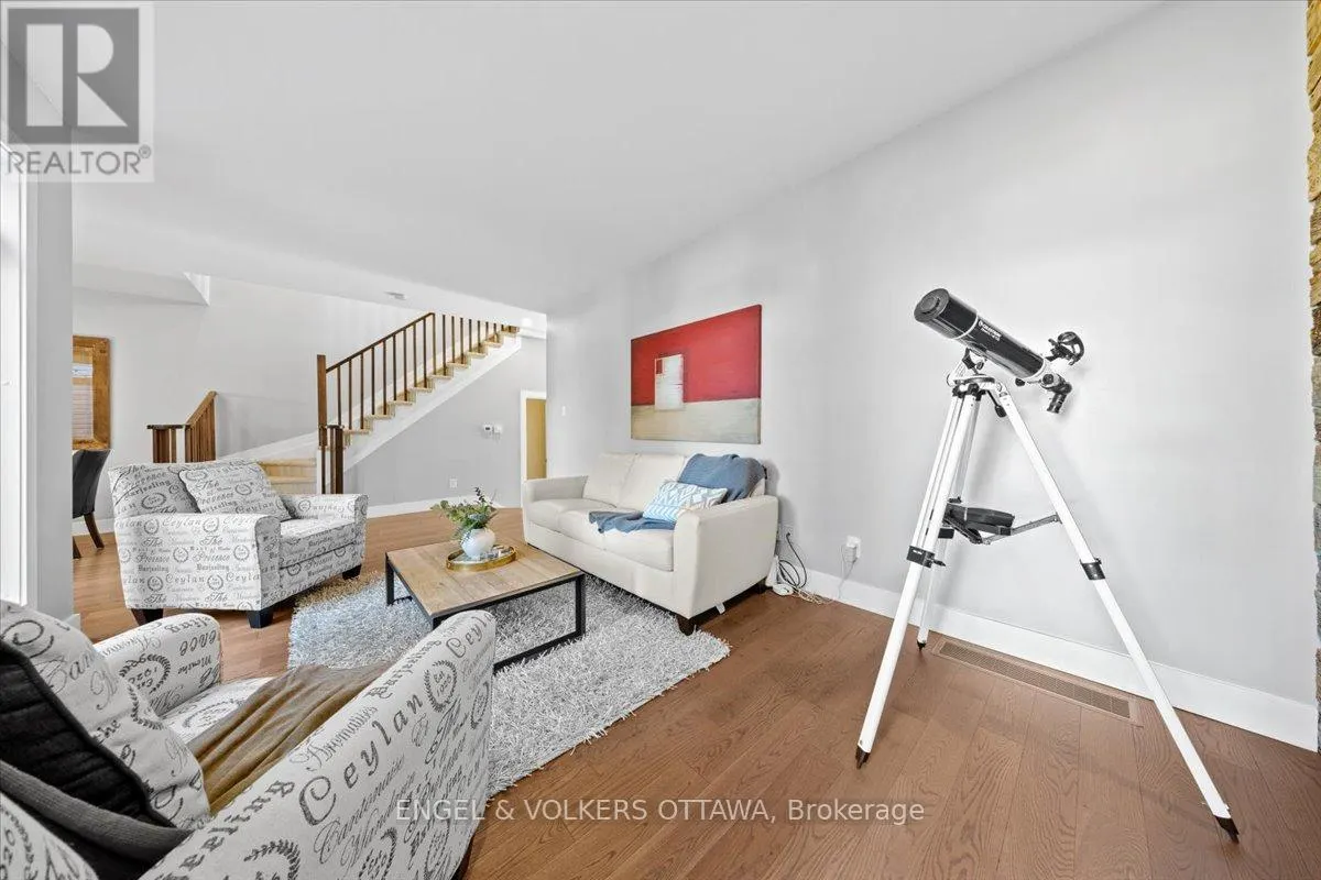 1003 MARKWICK CRESCENT