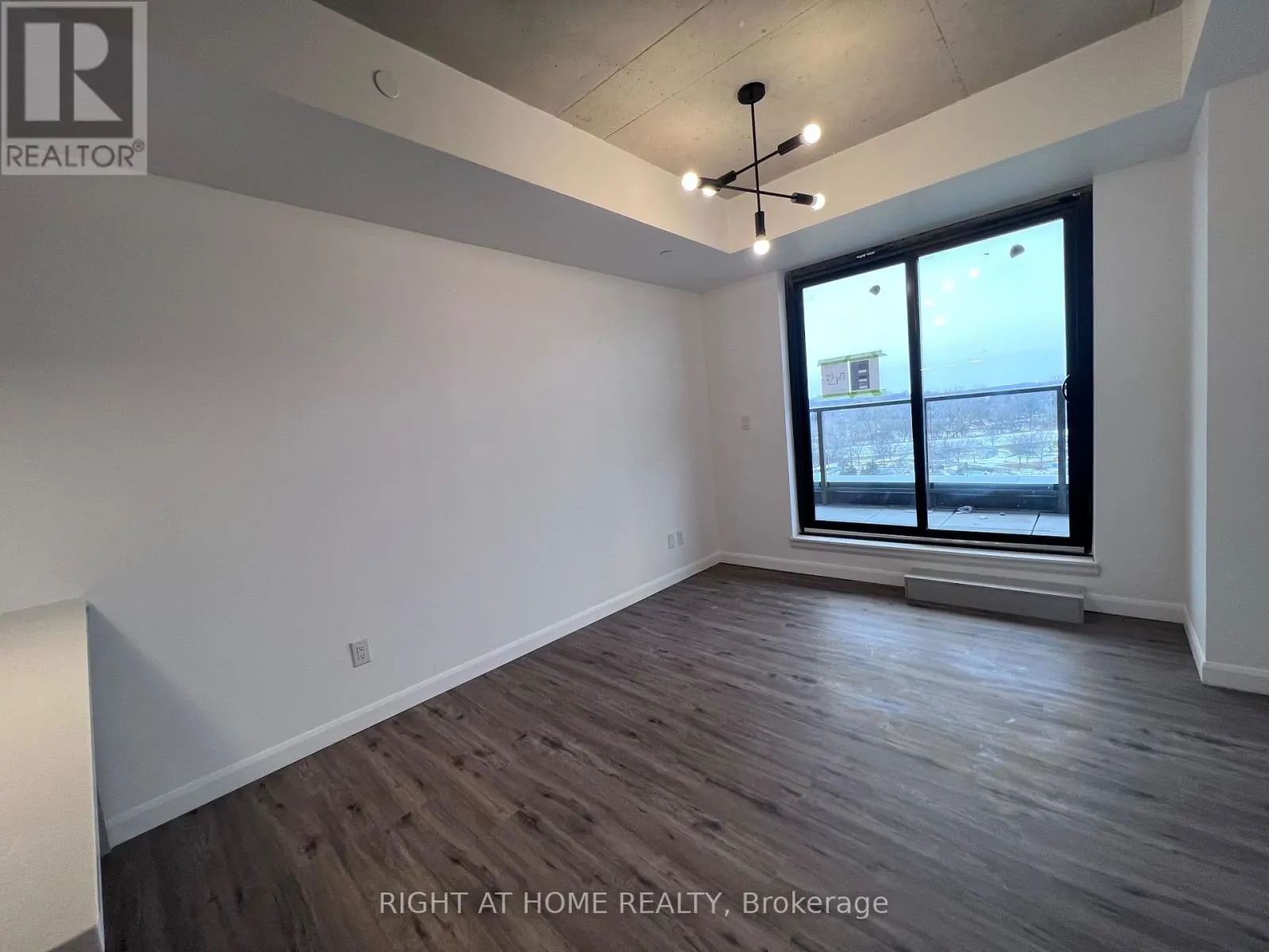 711 - 7 ERIE AVENUE