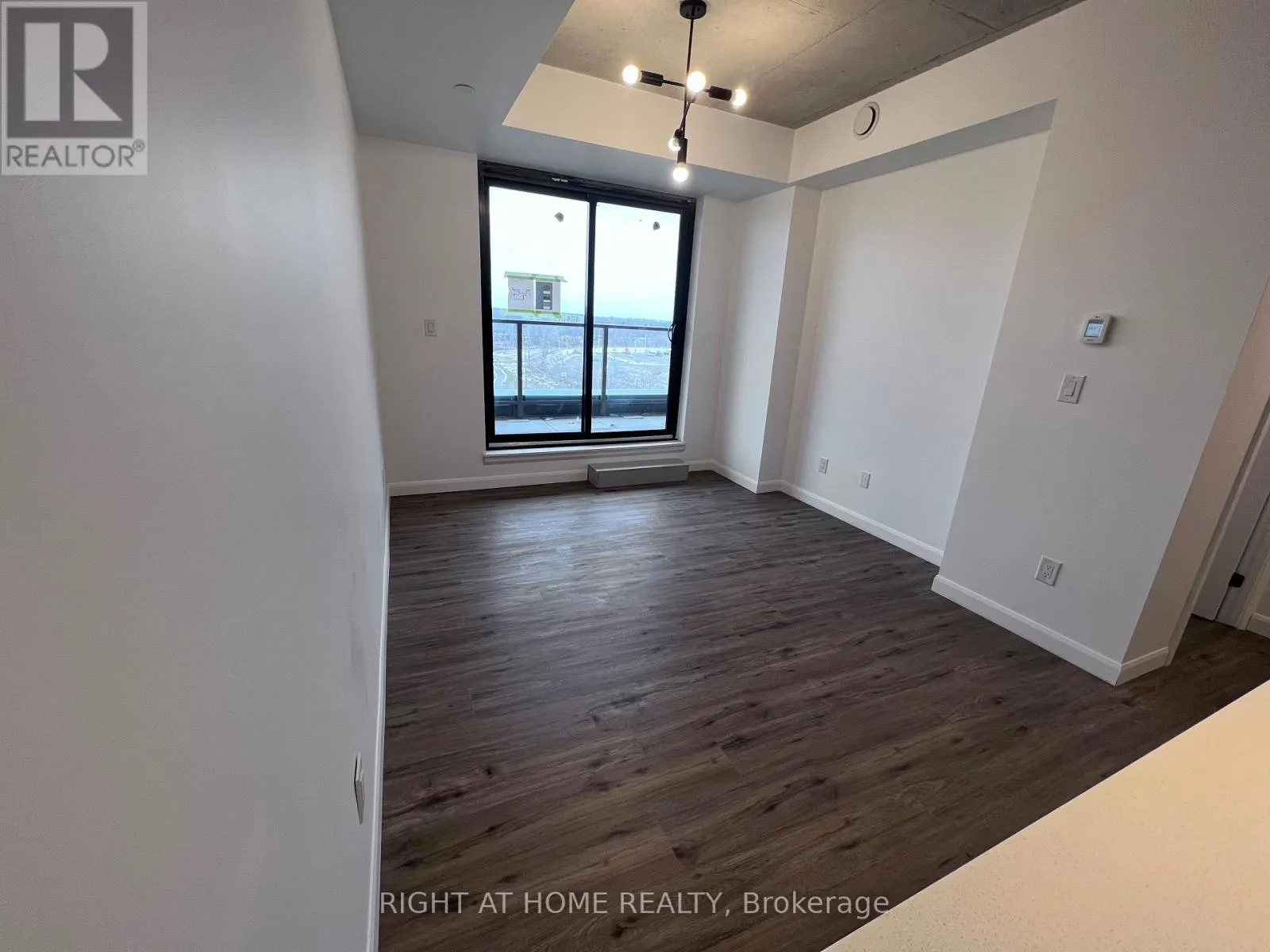 711 - 7 ERIE AVENUE