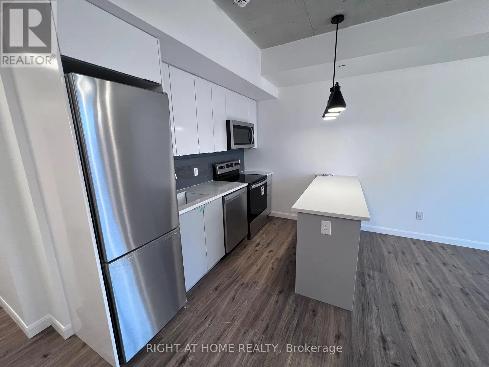 711 - 7 ERIE AVENUE