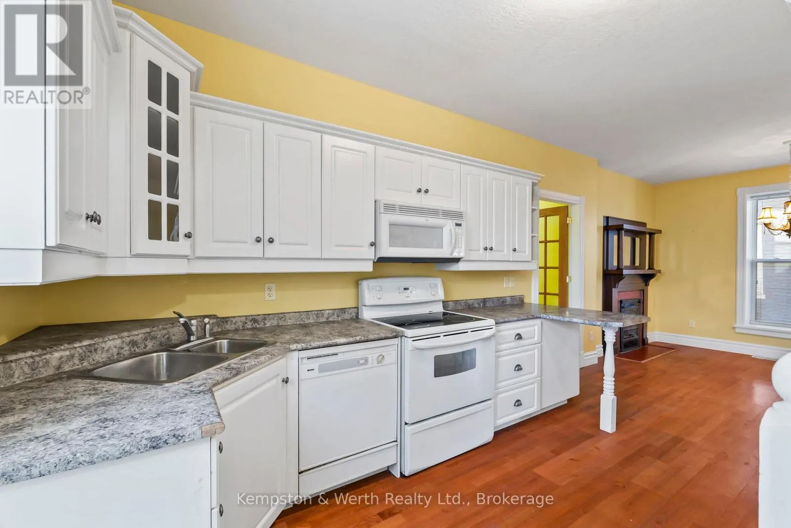 439 MAIN STREET W
