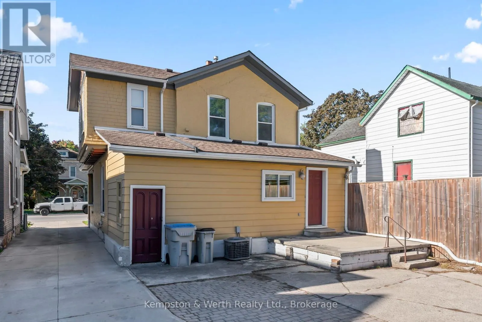 439 MAIN STREET W
