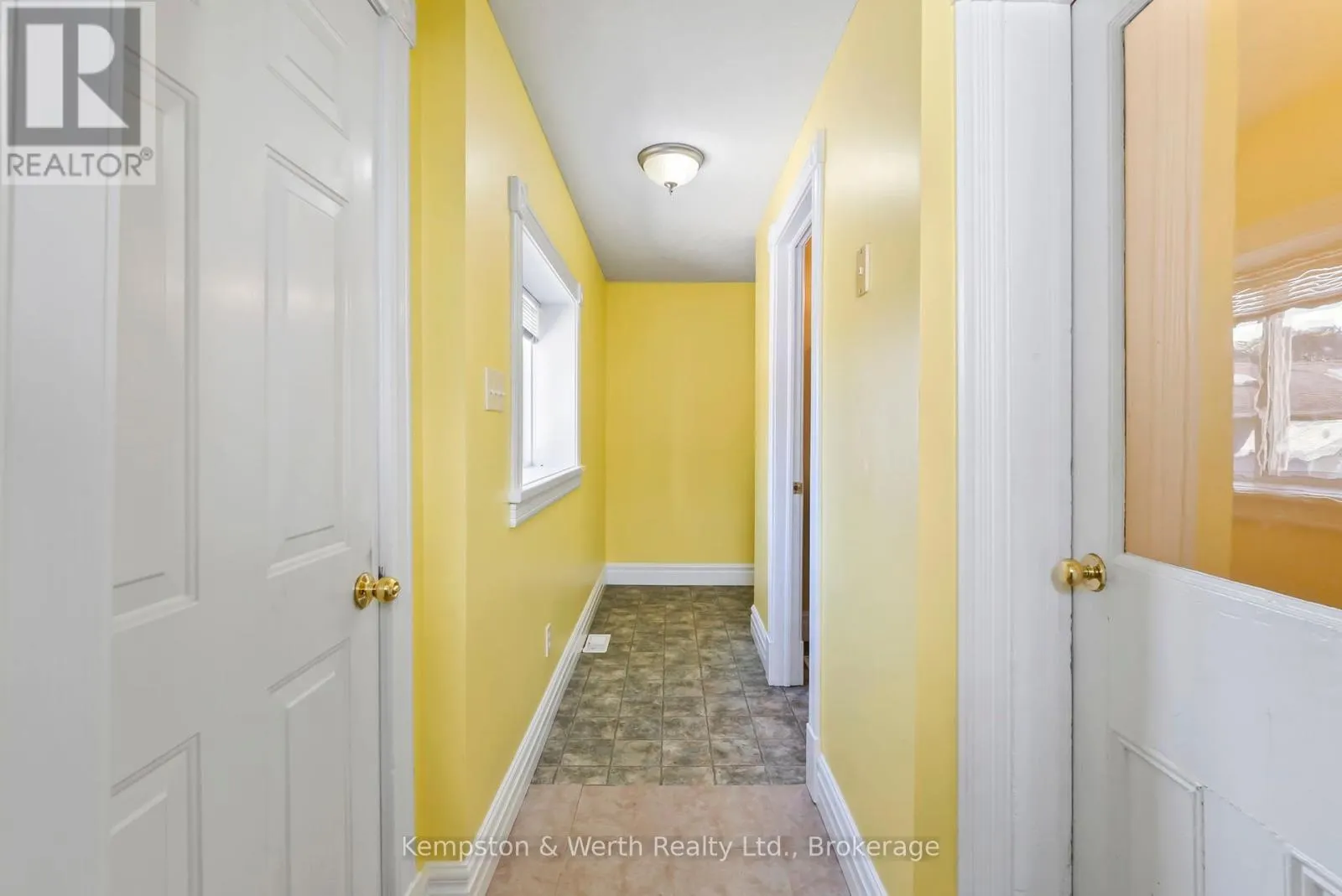 439 MAIN STREET W