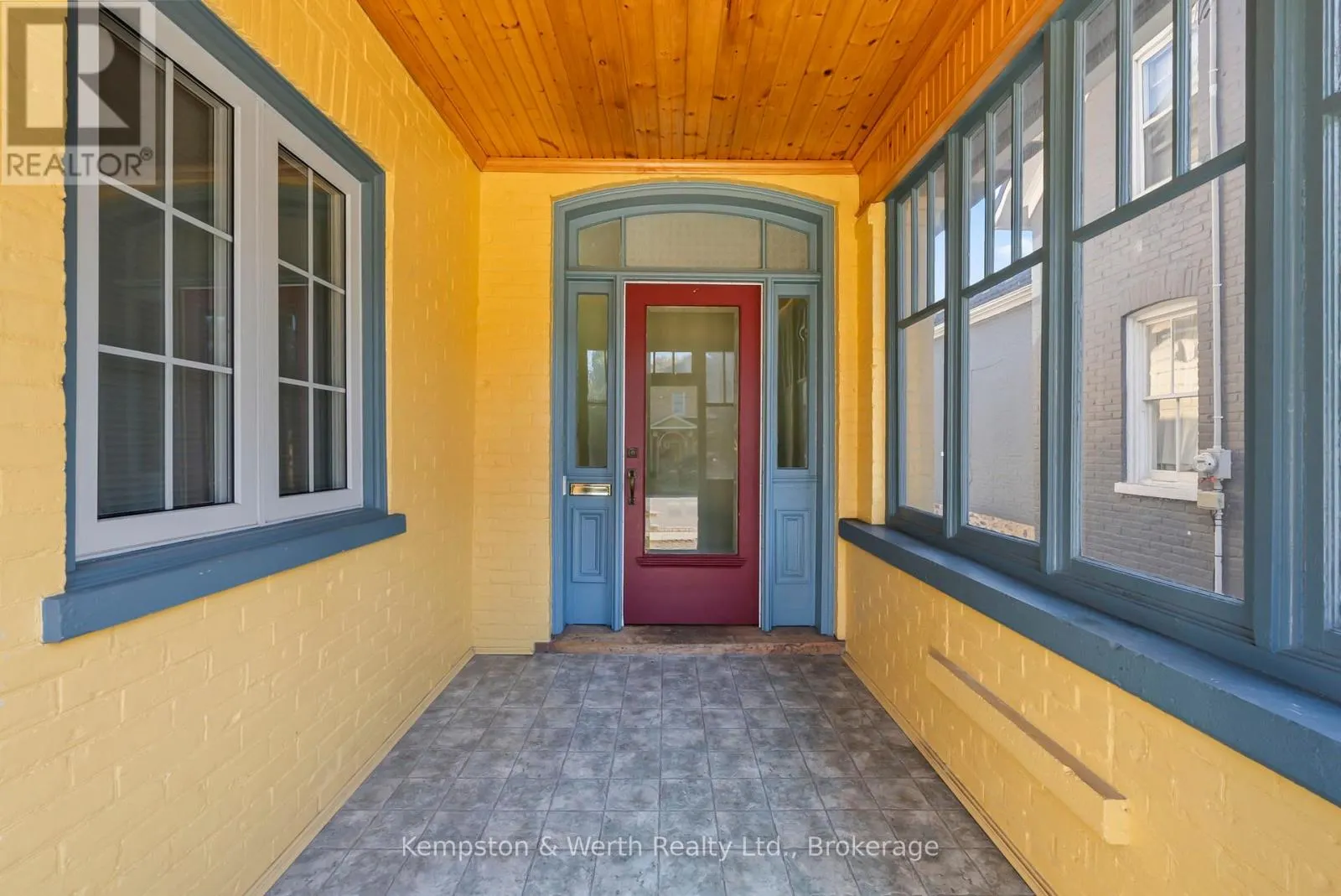 439 MAIN STREET W