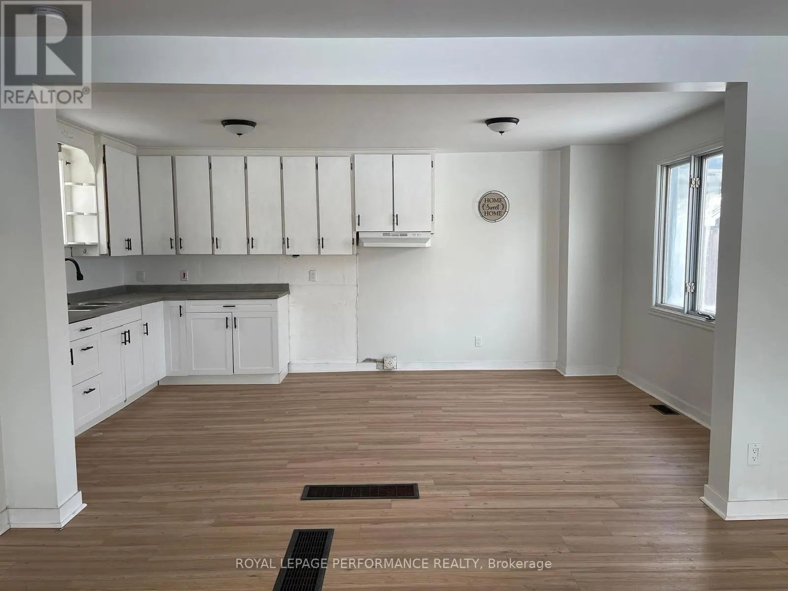 110-110A ELEVENTH STREET E