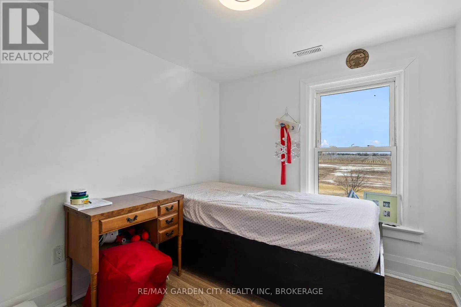 997 NIAGARA STONE ROAD