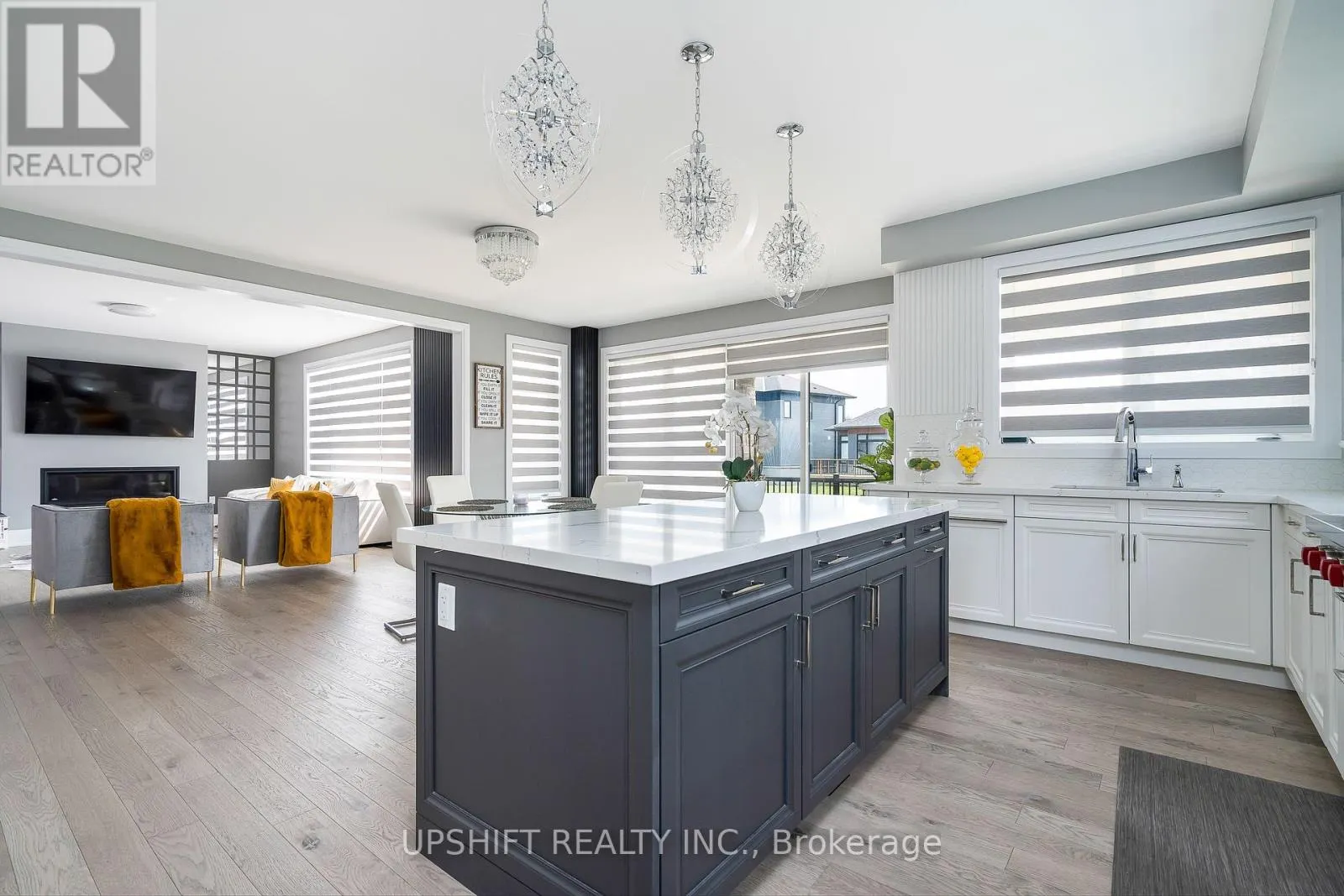 141 SPRINGSIDE CRESCENT