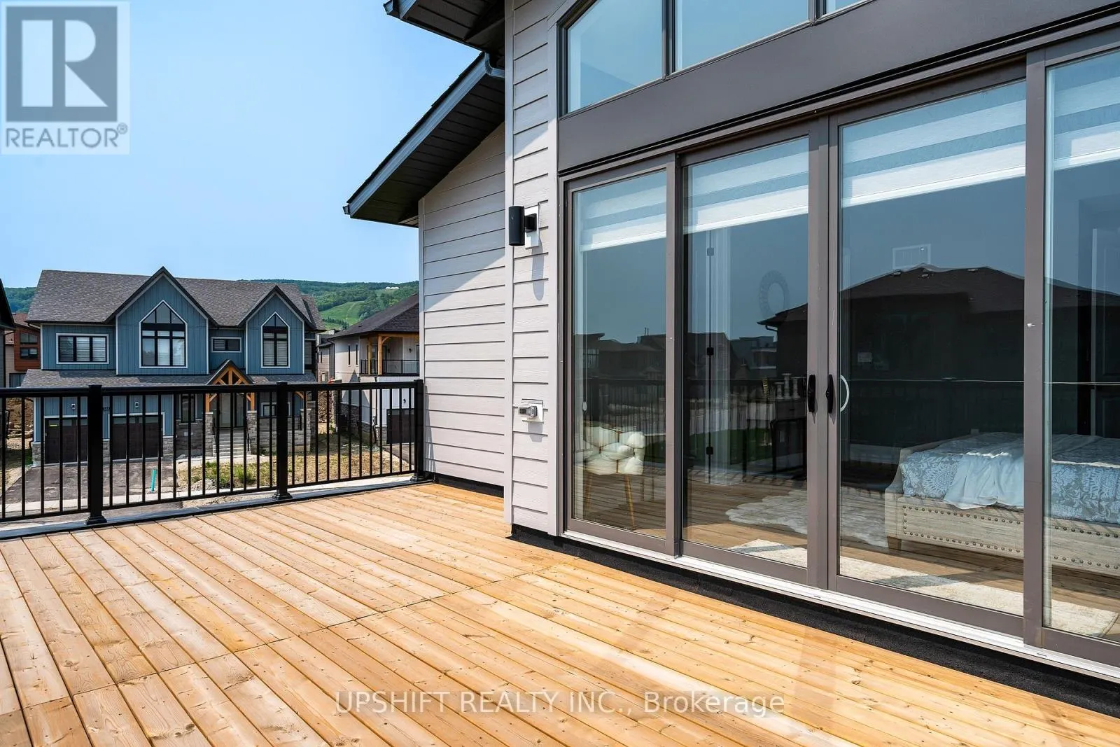 141 SPRINGSIDE CRESCENT
