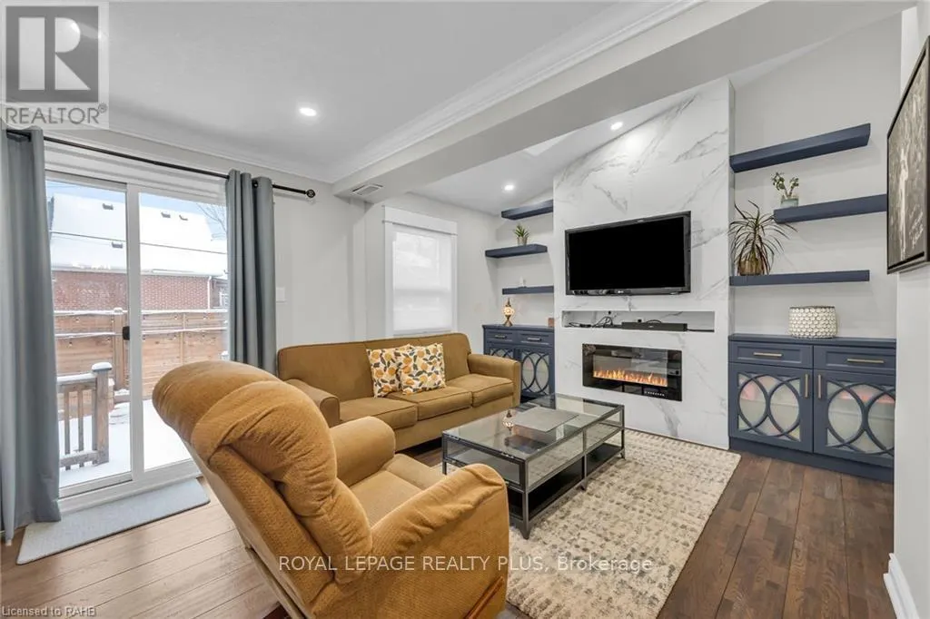MAIN - 153 OTTAWA STREET S