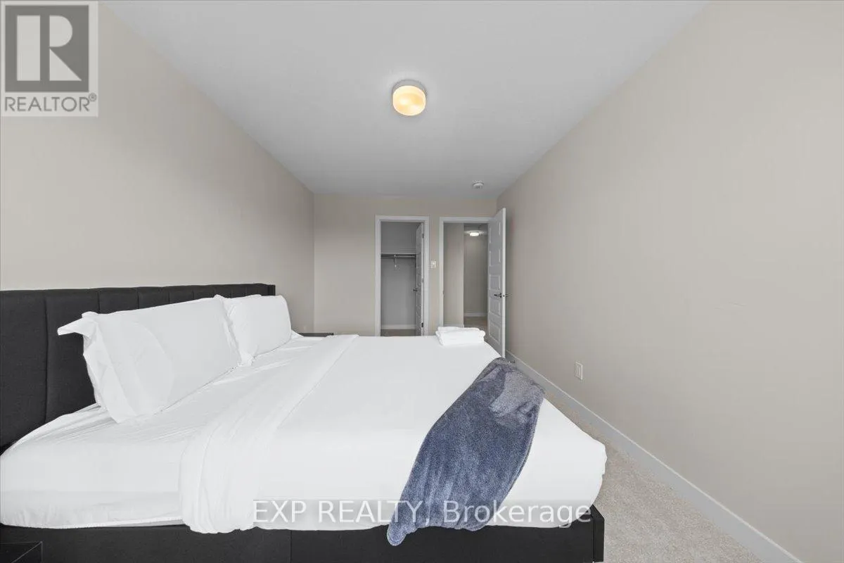 561 ENTOURAGE PRIVATE