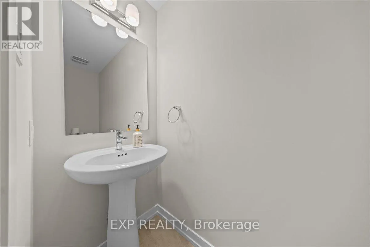 561 ENTOURAGE PRIVATE