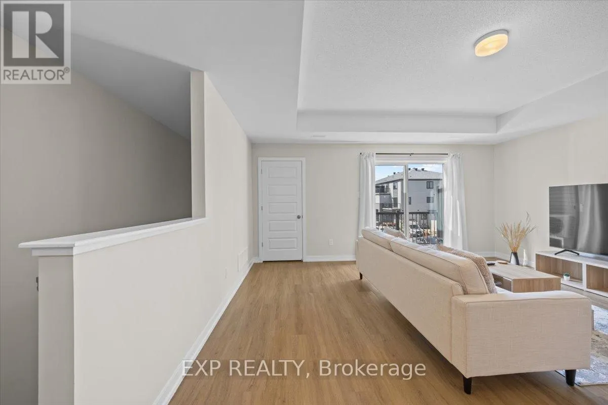 561 ENTOURAGE PRIVATE