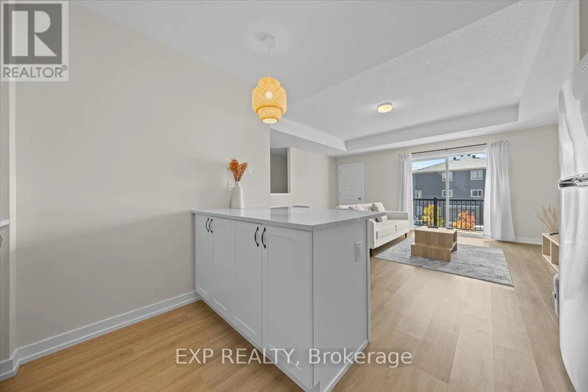 561 ENTOURAGE PRIVATE