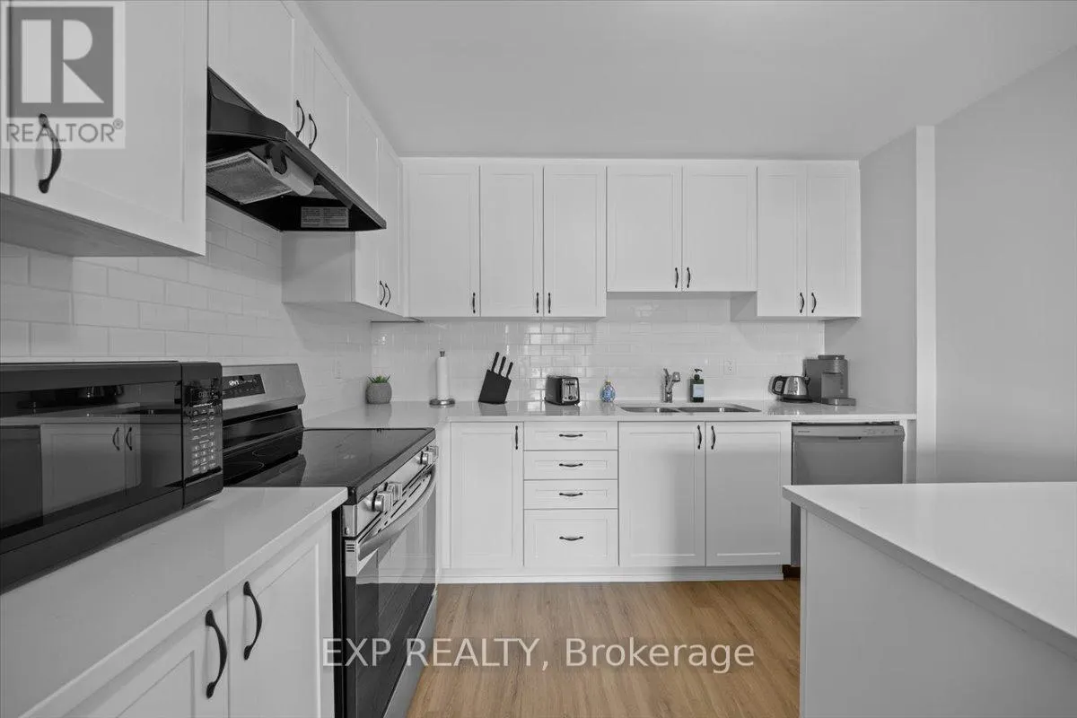 561 ENTOURAGE PRIVATE