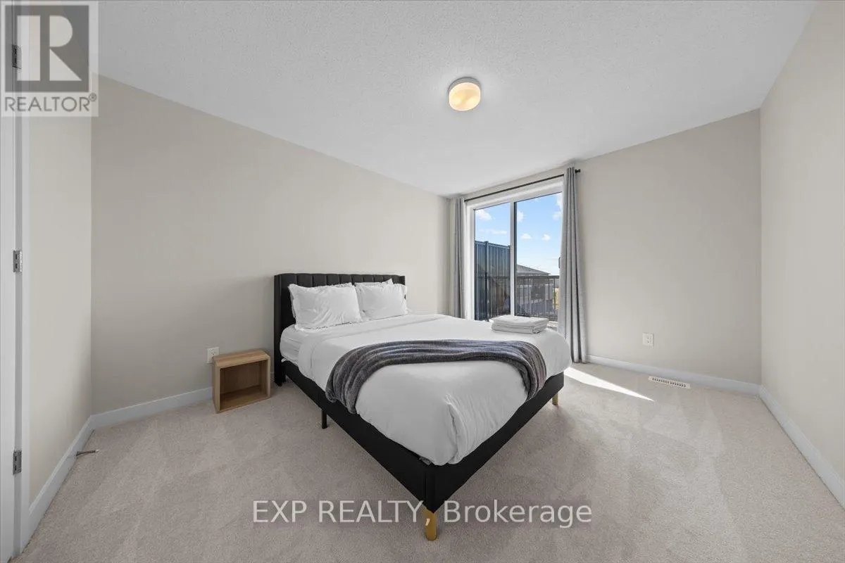 561 ENTOURAGE PRIVATE