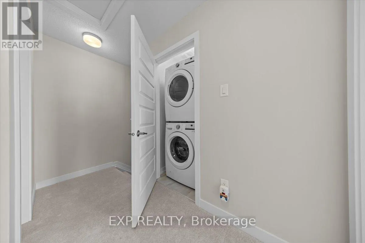 561 ENTOURAGE PRIVATE