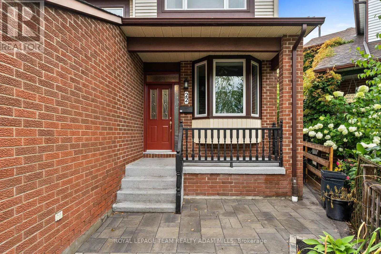 22 FIRESIDE CRESCENT