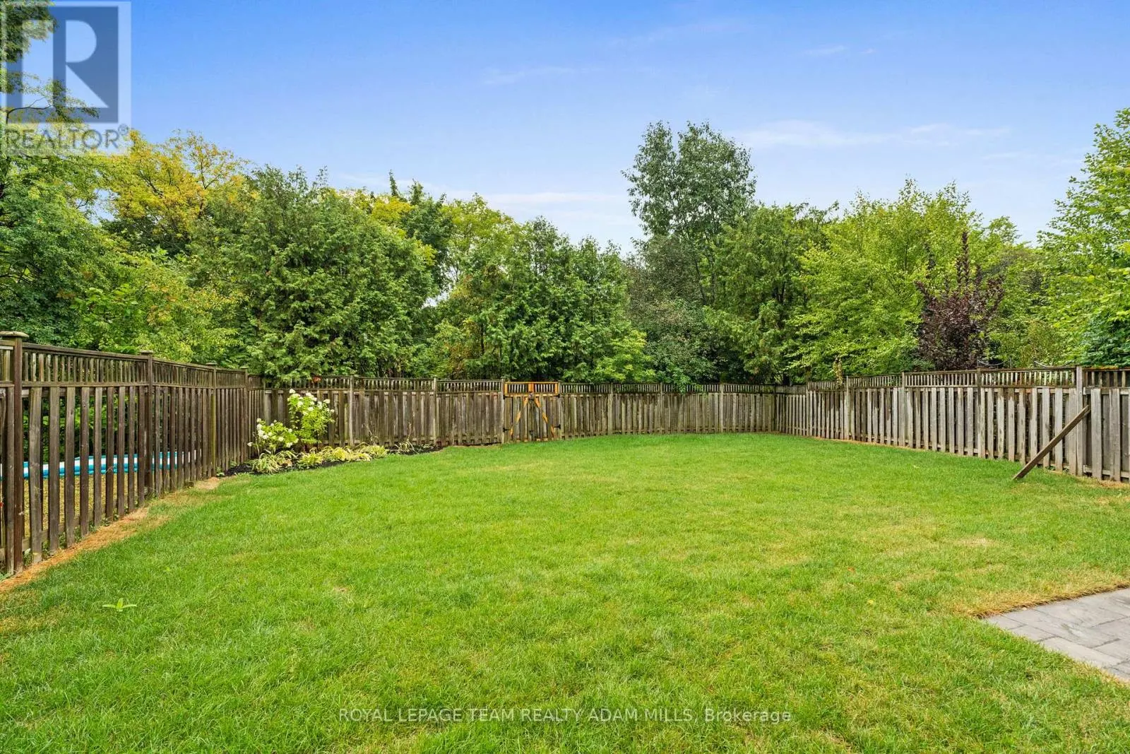 22 FIRESIDE CRESCENT