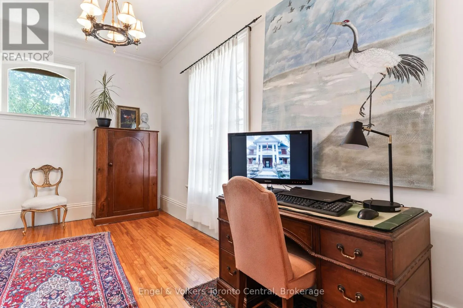 1050 4TH AVENUE W