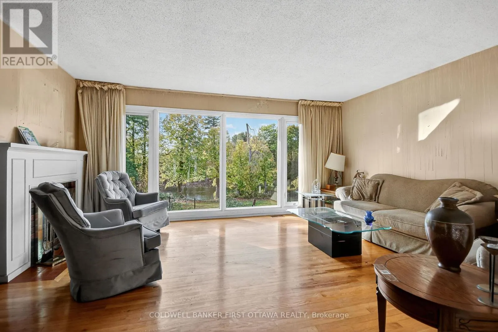 5228 MCLEAN CRESCENT