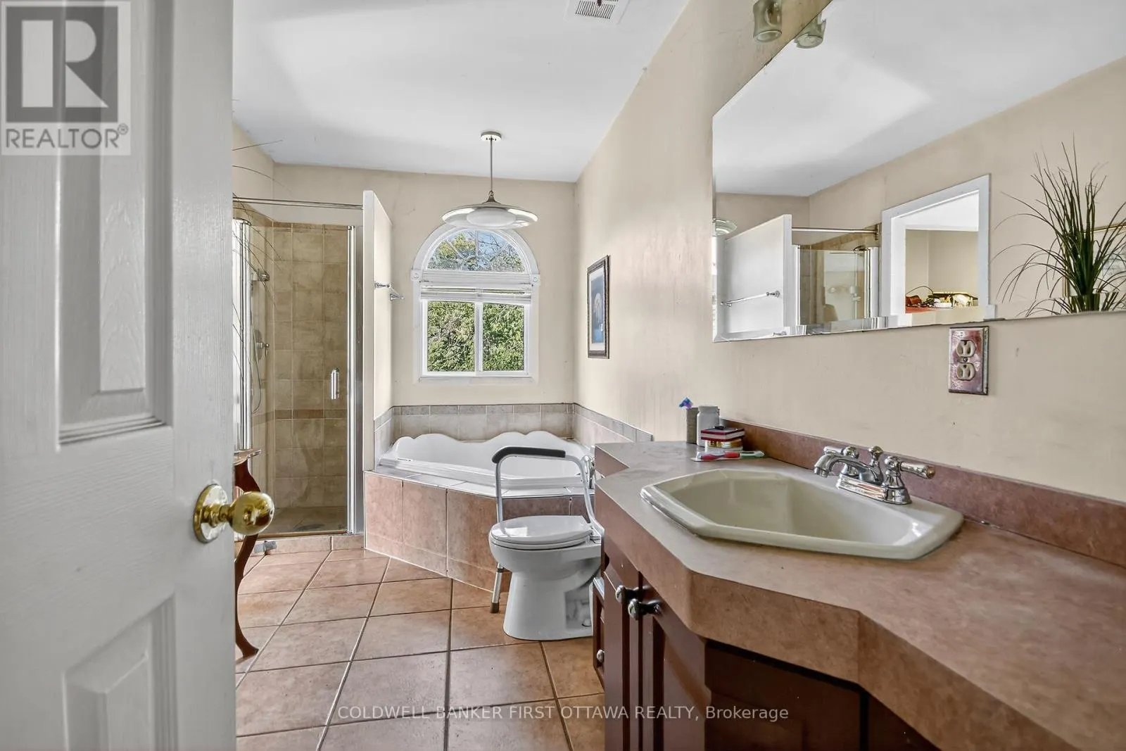 5228 MCLEAN CRESCENT