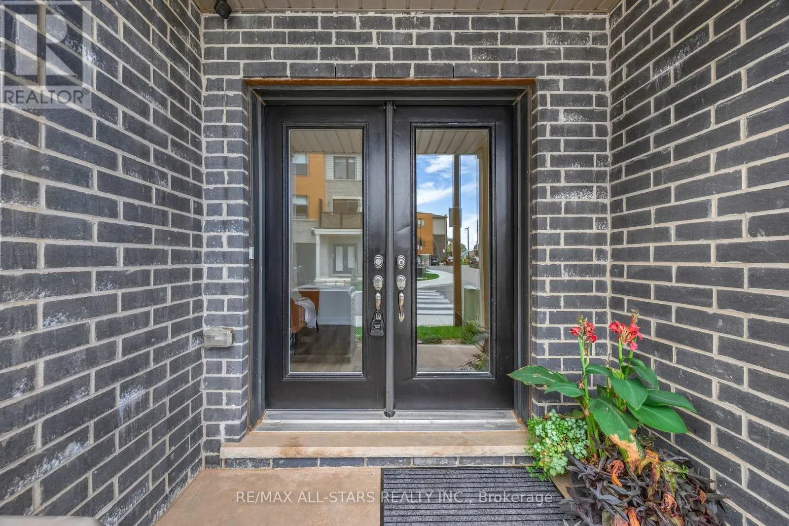 79 DRYDEN LANE