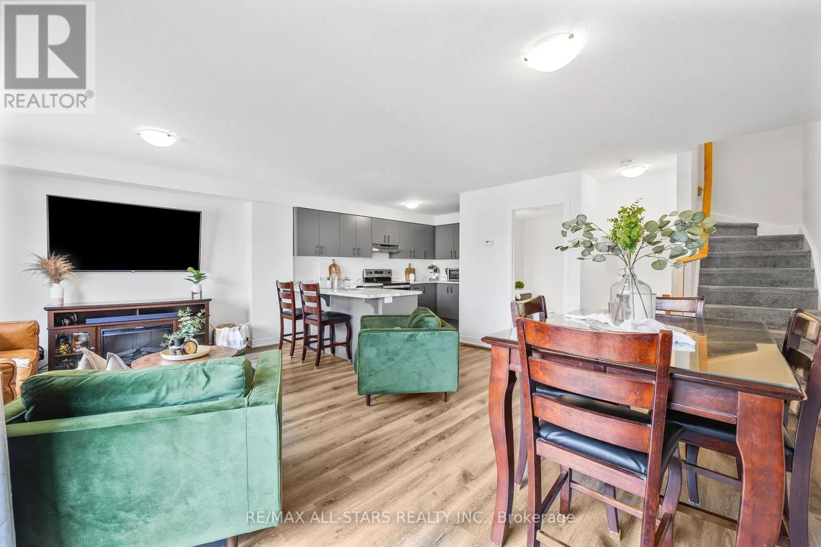 79 DRYDEN LANE