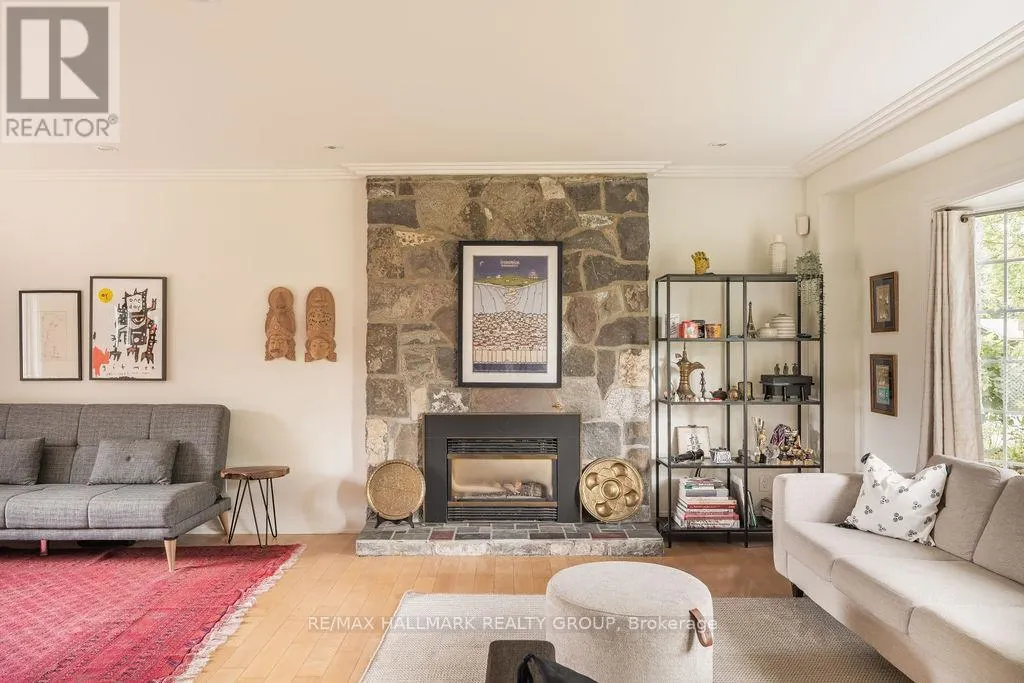 960 ELSETT DRIVE