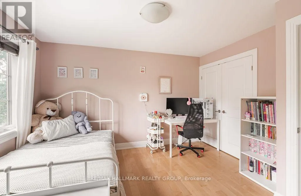 960 ELSETT DRIVE