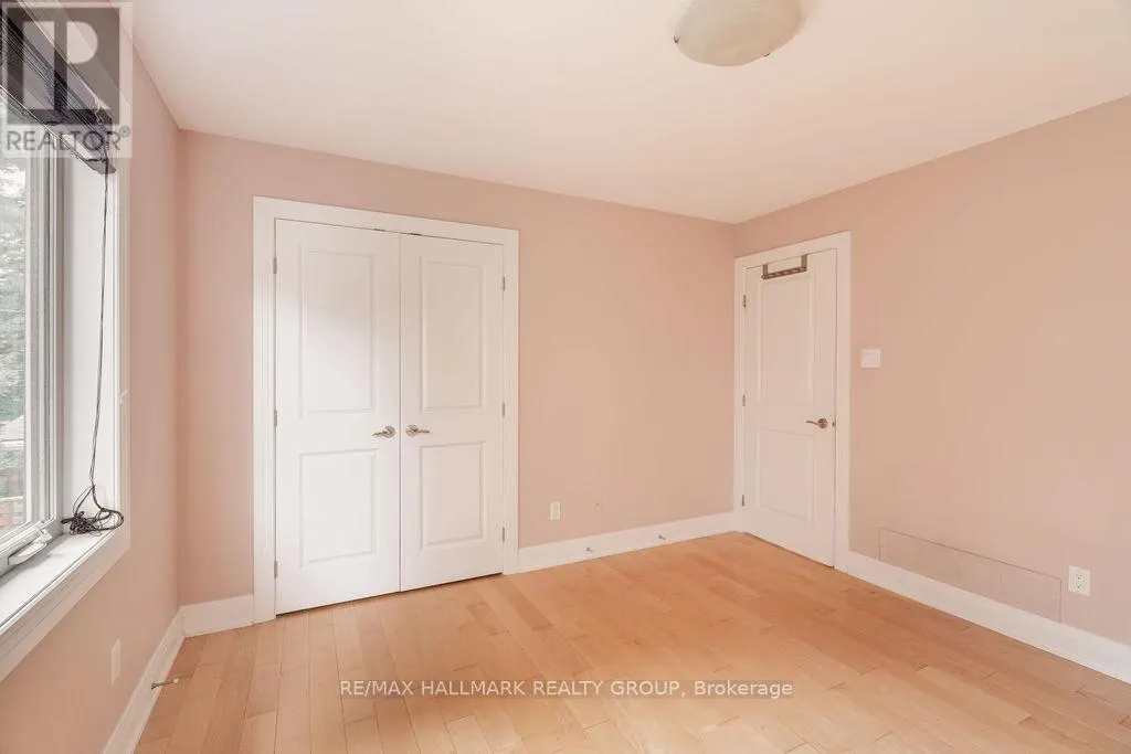 960 ELSETT DRIVE