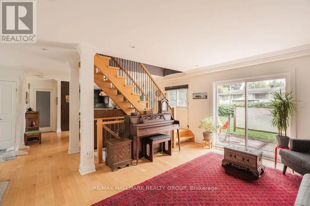 960 ELSETT DRIVE