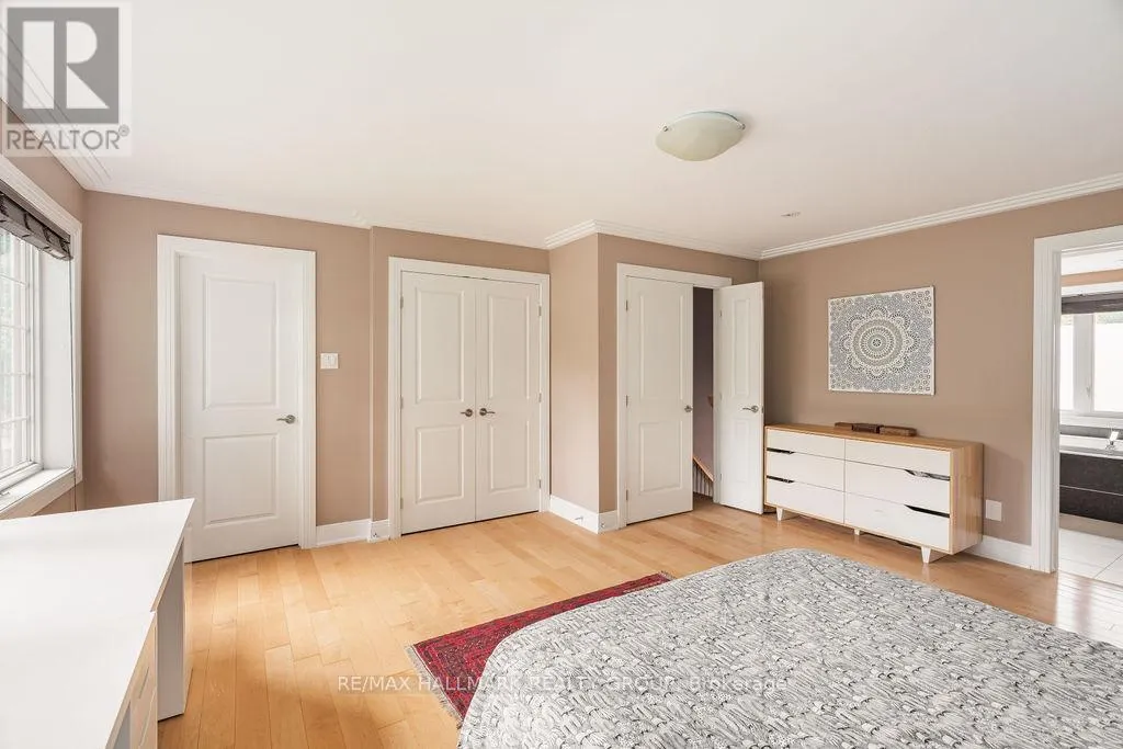 960 ELSETT DRIVE
