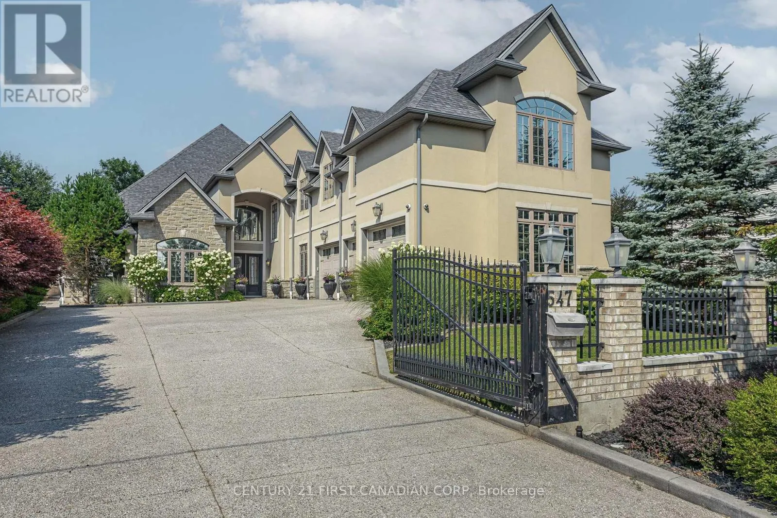 547 CRESTWOOD DRIVE