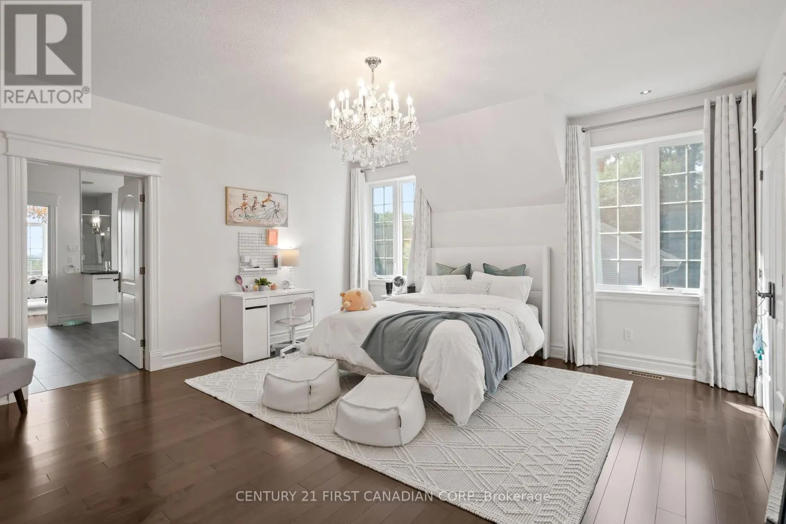 547 CRESTWOOD DRIVE