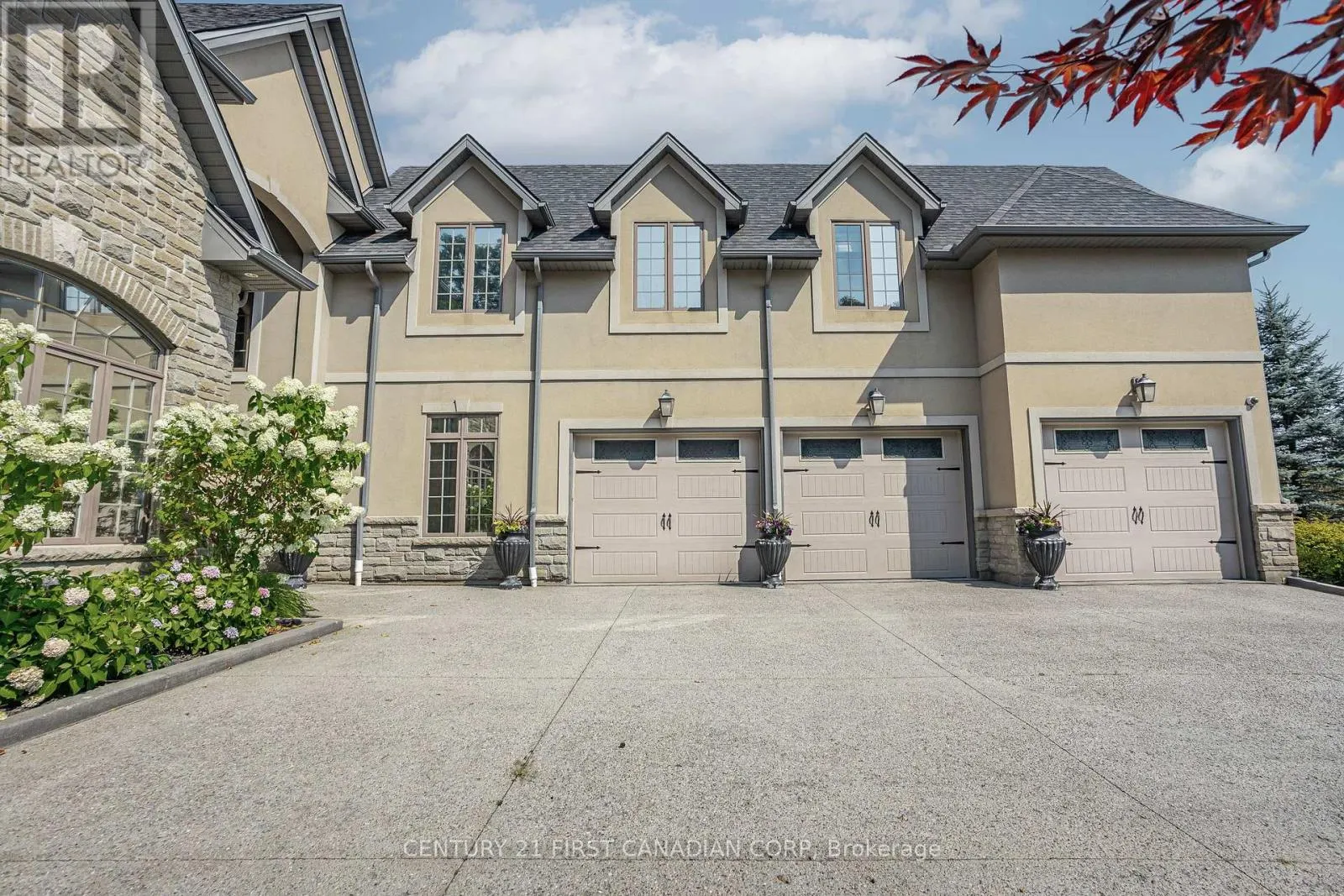 547 CRESTWOOD DRIVE